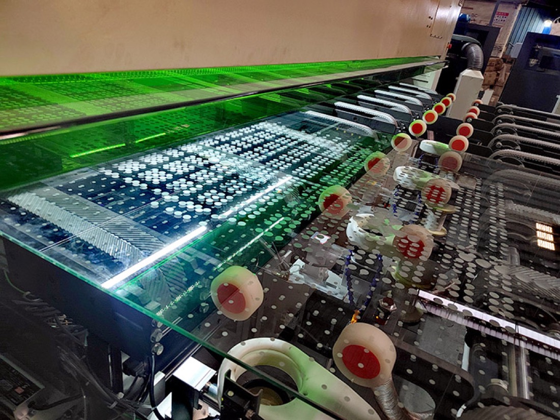 Sapphire laser-processed sample