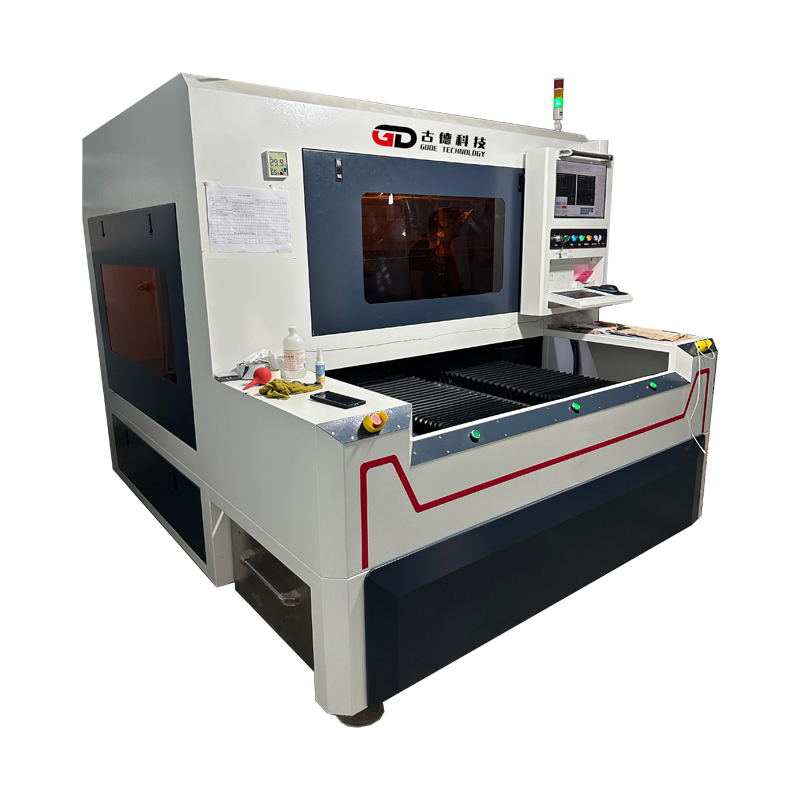 Picosecond laser cutting thin glass with a clean chip-free edge